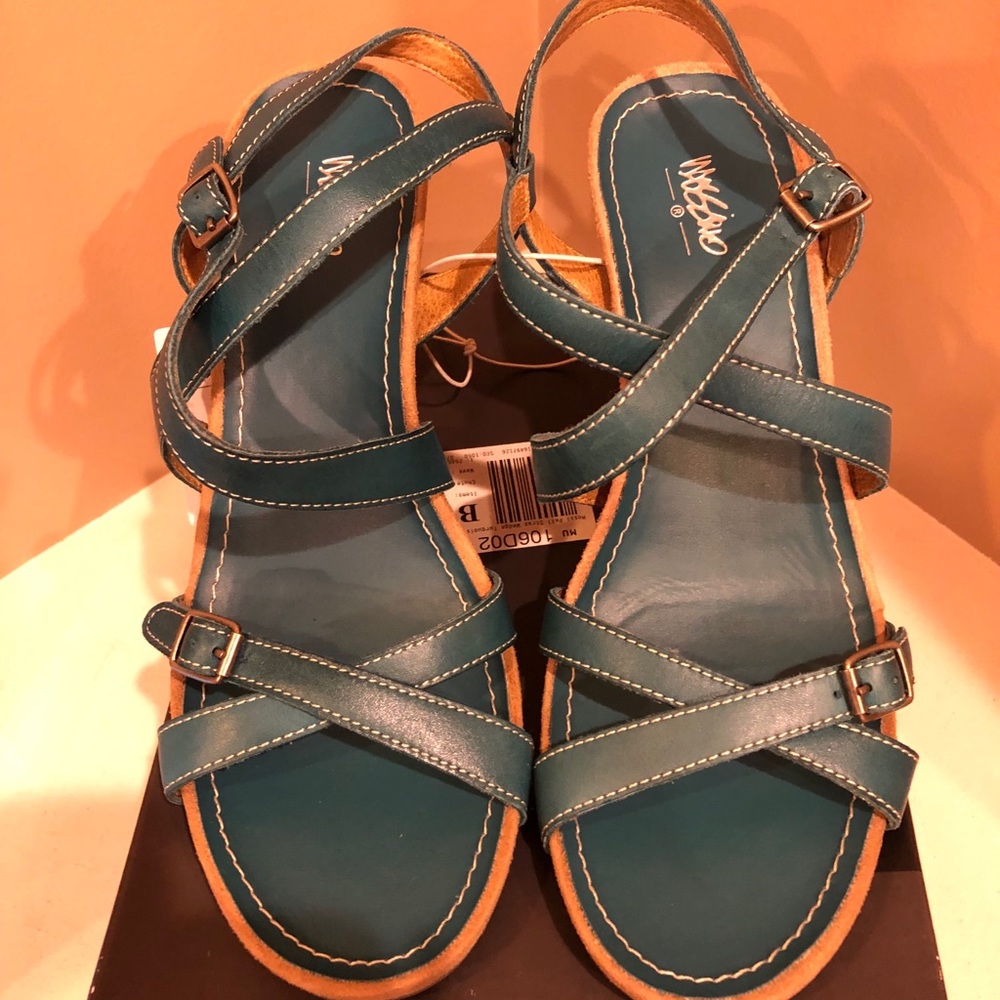 NWT + box Mossimo turquoise wedge sandals